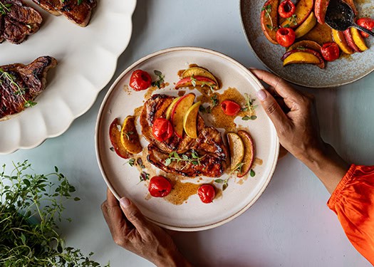 Pan-Seared Pork Chops With Caramelized Apples